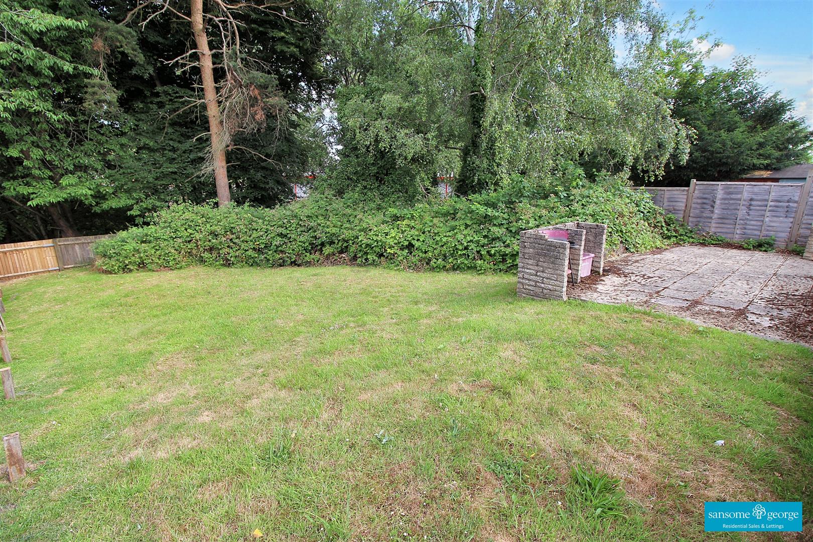 3 bed property in St. Saviours Road, Reading